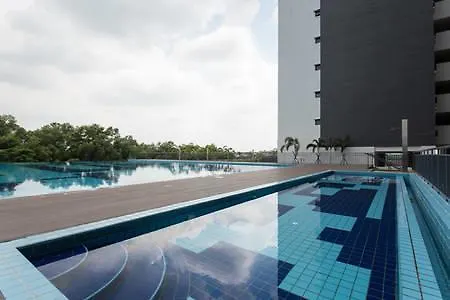 Rusnoor Homestay Alami Residensi 2-17-2 Shah Alam