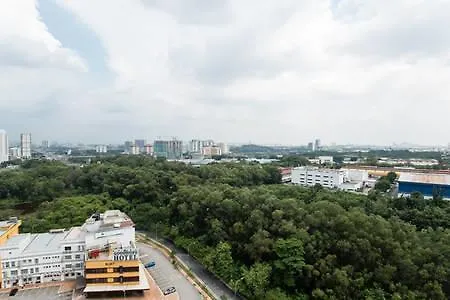 Rusnoor Homestay Alami Residensi 2-17-2 Shah Alam