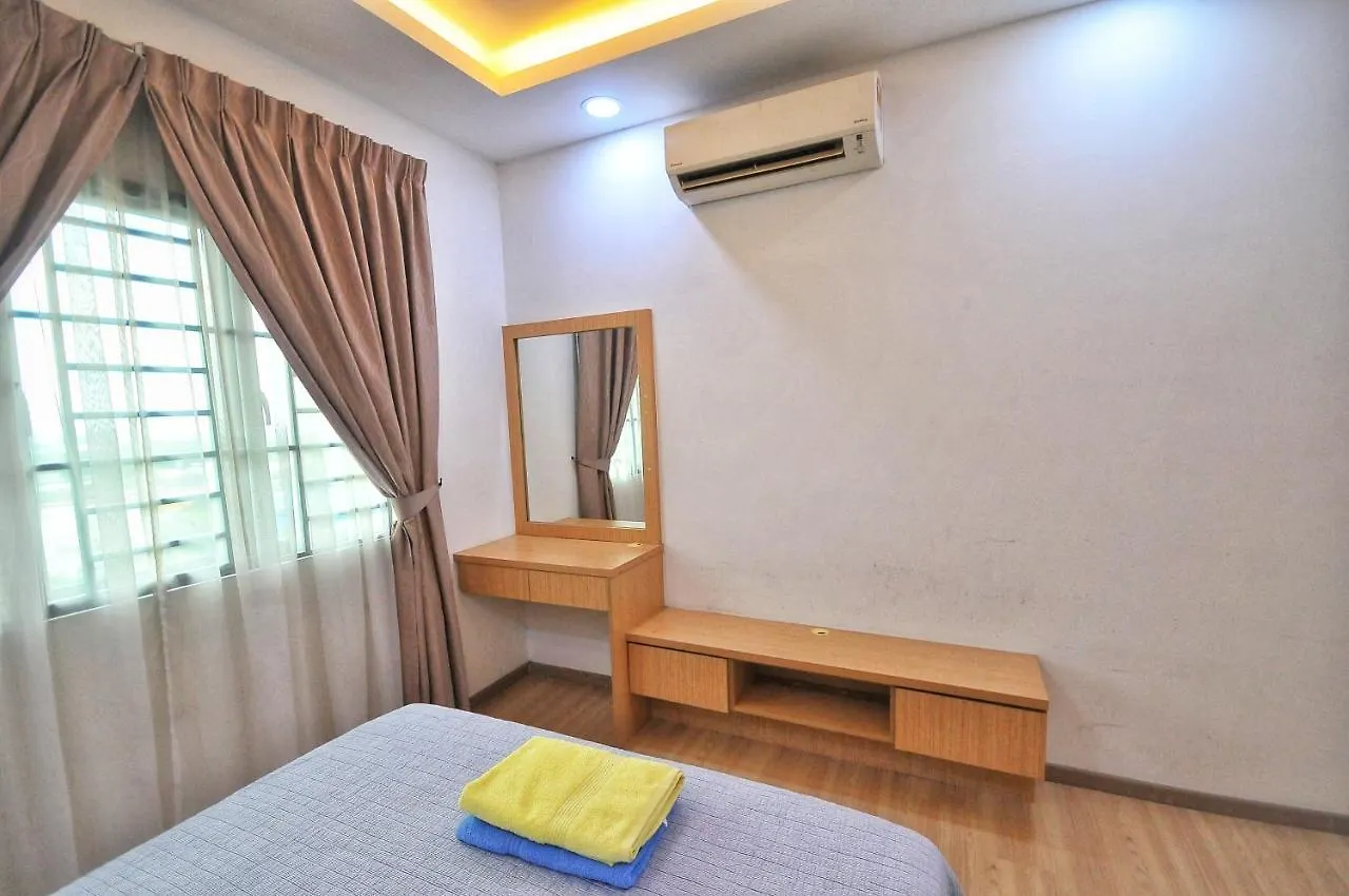 Rusnoor Homestay Alami Residensi 2-17-2 Shah Alam Malaysia