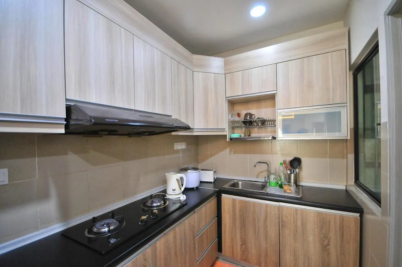 Rusnoor Homestay Alami Residensi 2-17-2 Shah Alam