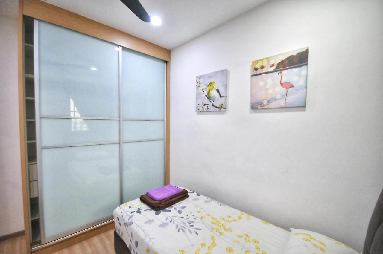 Rusnoor Homestay Alami Residensi 2-17-2 Shah Alam Apartment
