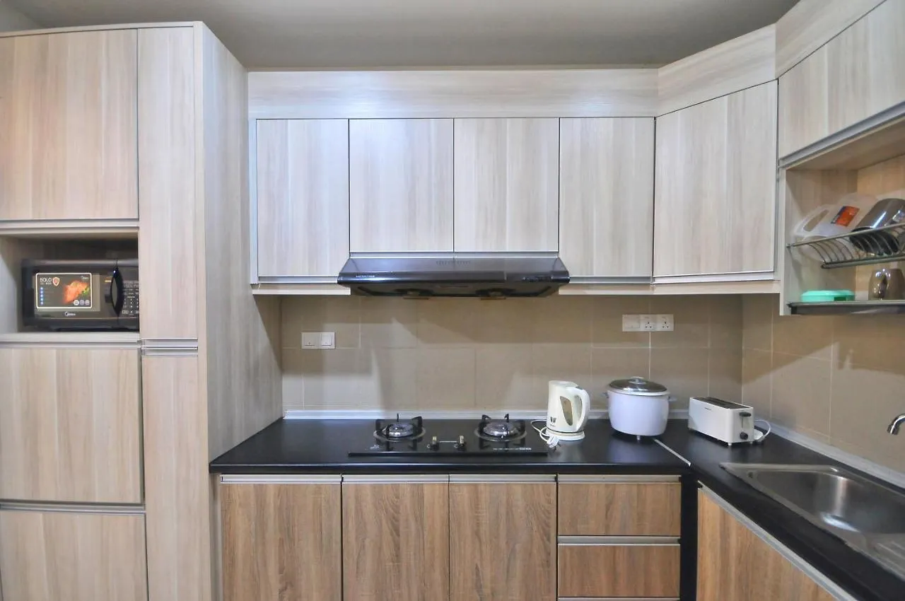 Rusnoor Homestay Alami Residensi 2-17-2 Shah Alam