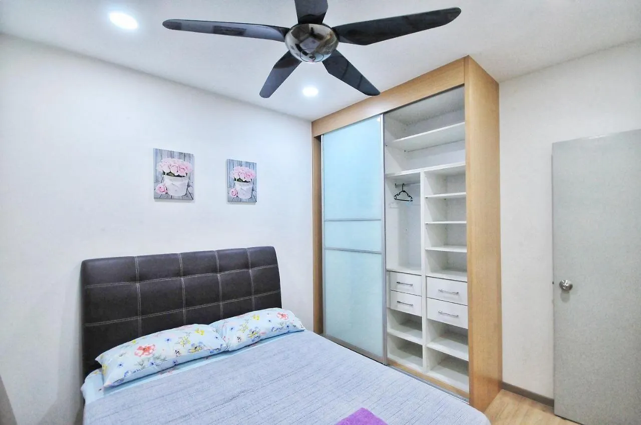 Rusnoor Homestay Alami Residensi 2-17-2 Shah Alam Apartment