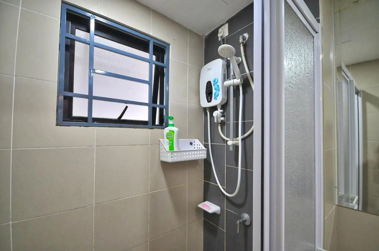 Apartment Rusnoor Homestay Alami Residensi 2-17-2 Shah Alam Malaysia