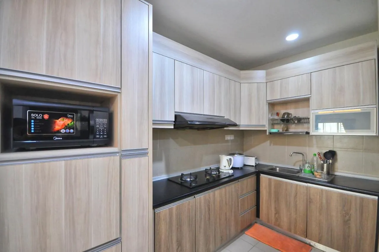 Rusnoor Homestay Alami Residensi 2-17-2 Shah Alam Apartment