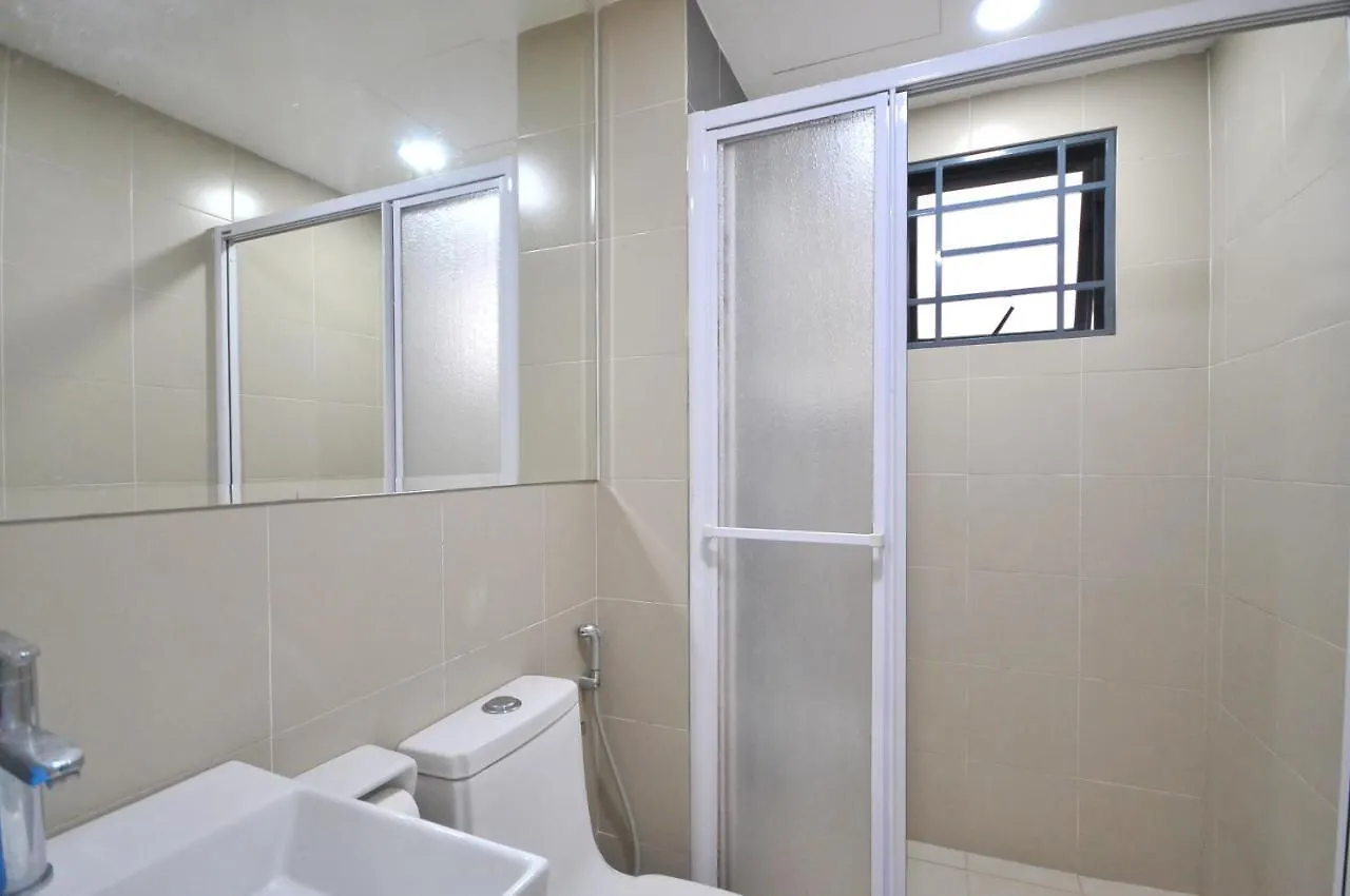 Rusnoor Homestay Alami Residensi 2-17-2 Shah Alam Apartment