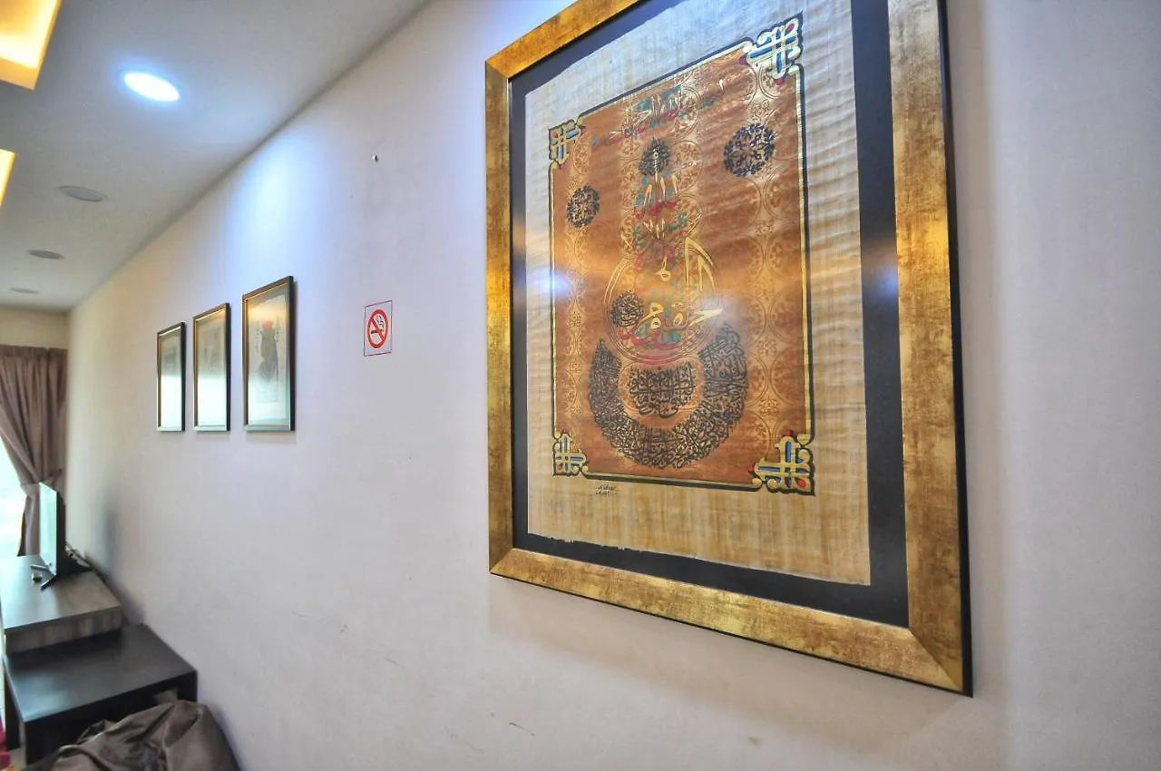 Rusnoor Homestay Alami Residensi 2-17-2 Shah Alam 0*,  Malaysia