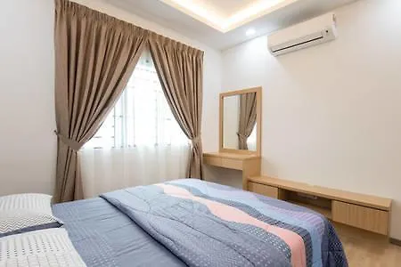 Rusnoor Homestay Alami Residensi 2-17-2 Shah Alam 0*,  Malaysia