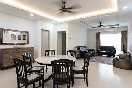 Rusnoor Homestay Alami Residensi 2-17-2 Shah Alam Apartment